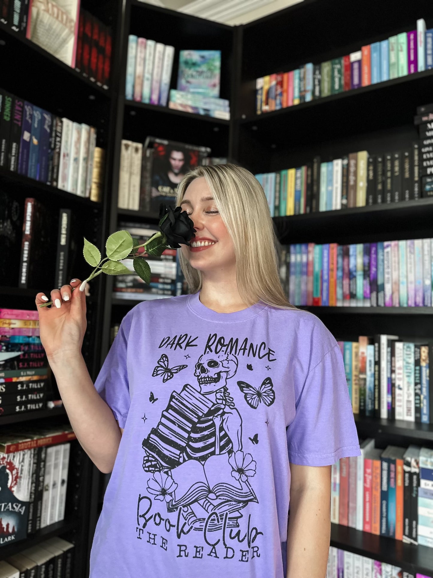 Dark Romance Book Club | The Reader heavyweight t-shirt