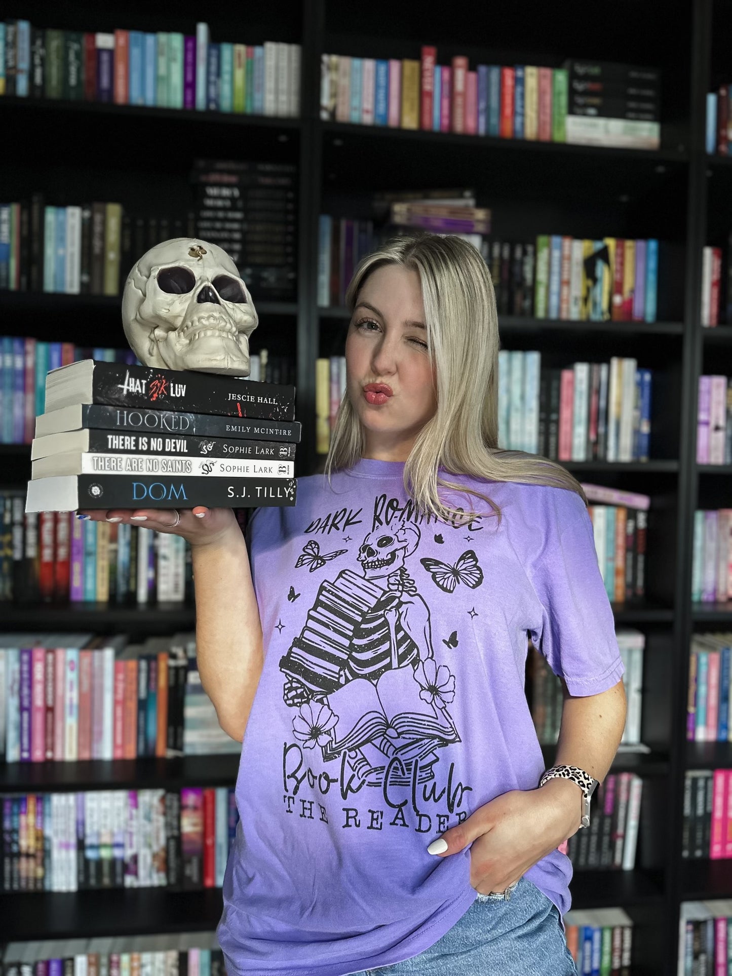Dark Romance Book Club | The Reader heavyweight t-shirt