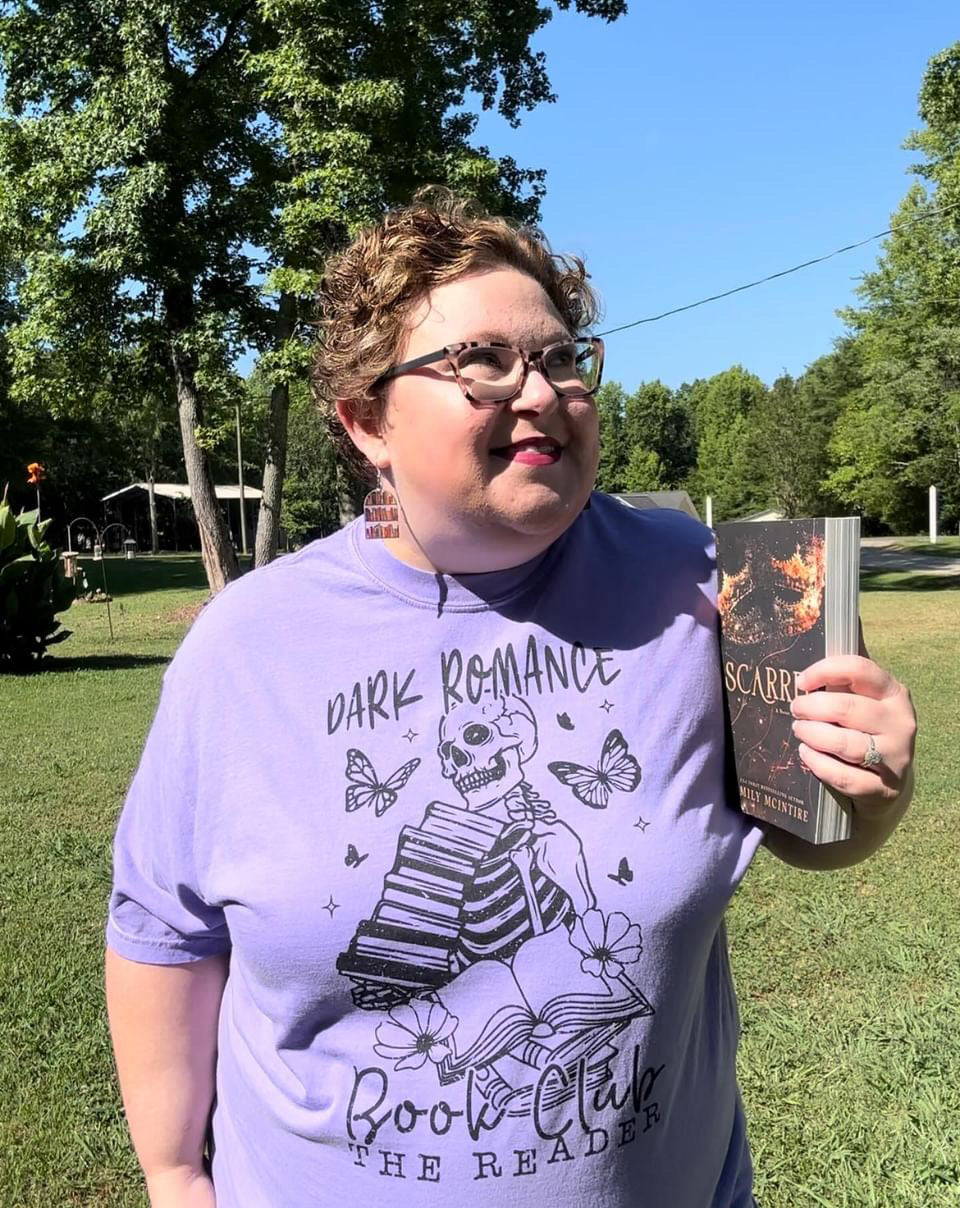Dark Romance Book Club | The Reader heavyweight t-shirt
