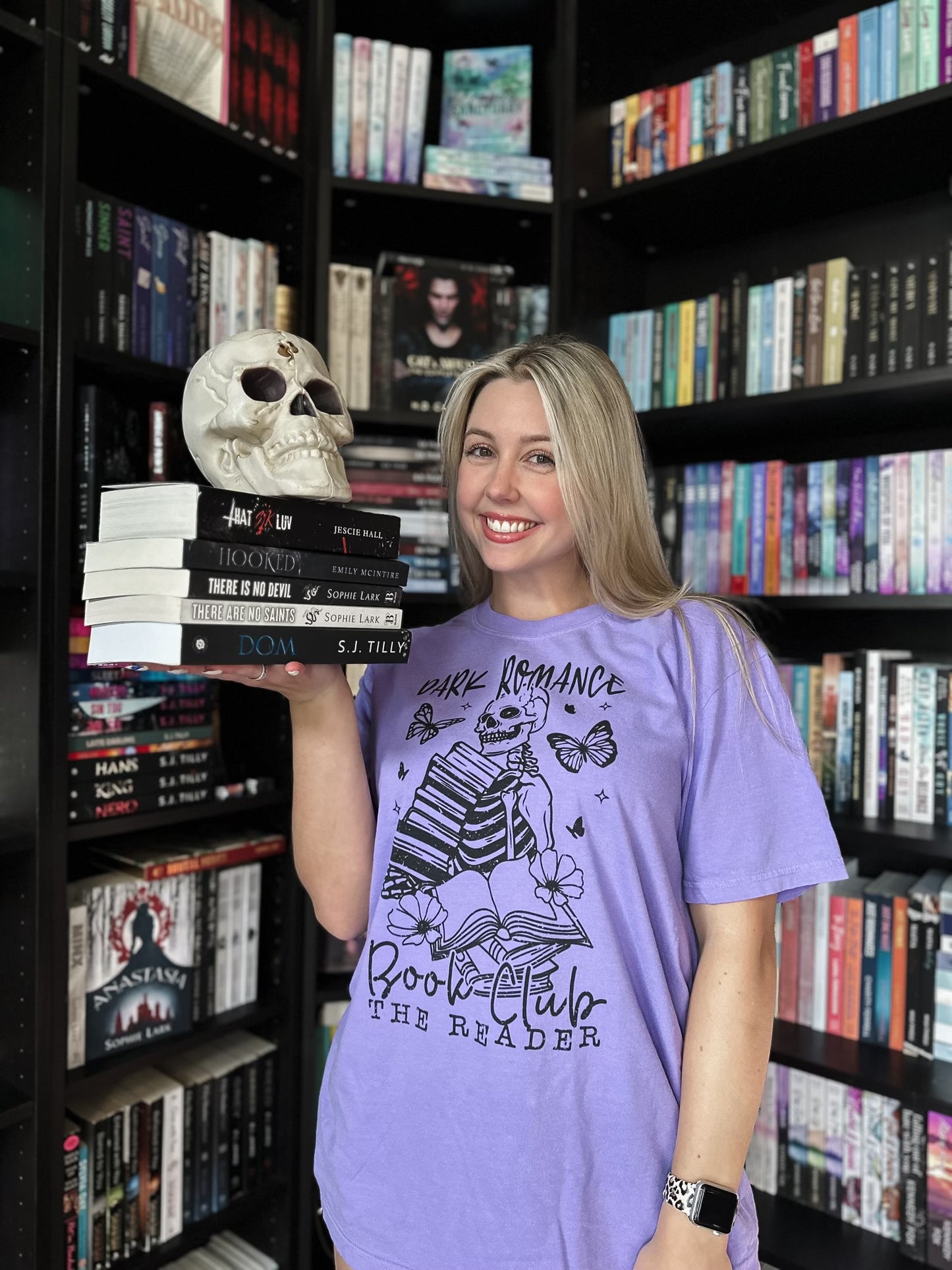 Dark Romance Book Club | The Reader heavyweight t-shirt