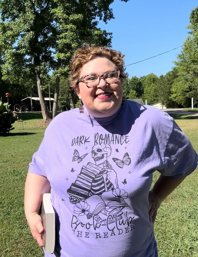 Dark Romance Book Club | The Reader heavyweight t-shirt
