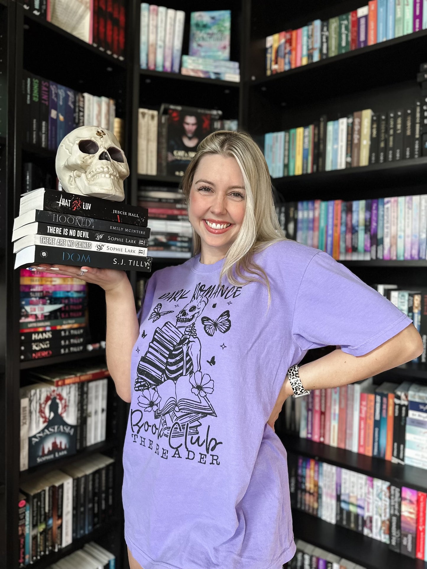 Dark Romance Book Club | The Reader heavyweight t-shirt